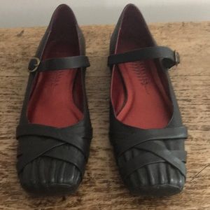 BRONX Black Leather Cara Flat - NEVER WORN - 8.5